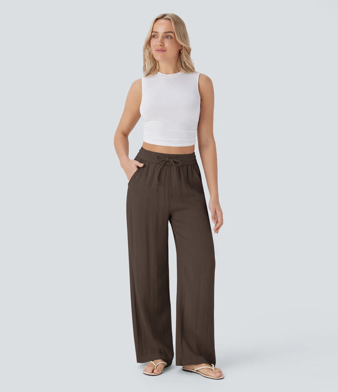 Pantalon large fluide taille haute avec cordon de serrage, poches latérales et aspect lin