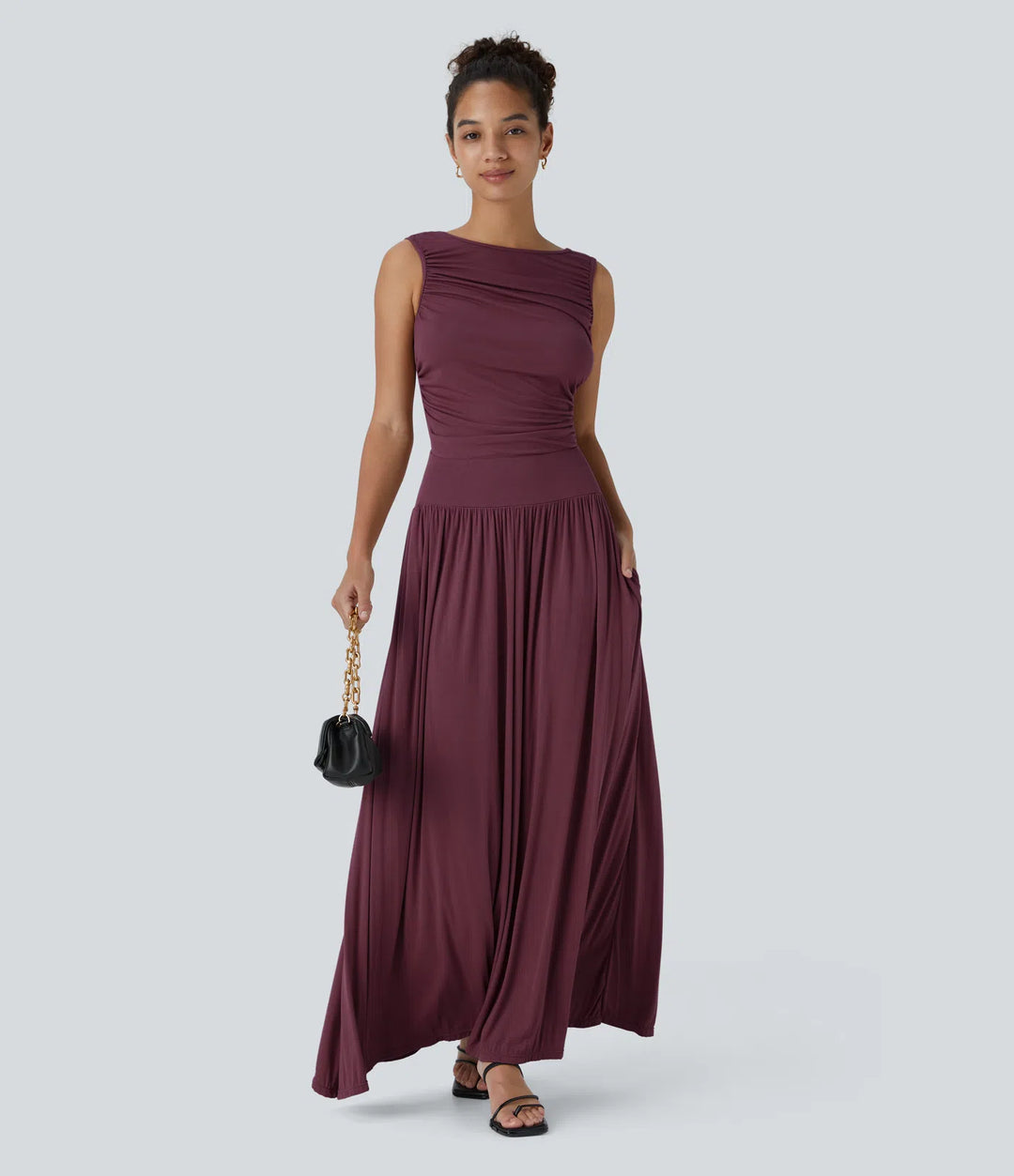 Robe longue décontractée à encolure bateau, bretelles asymétriques, côtés froncés et poches