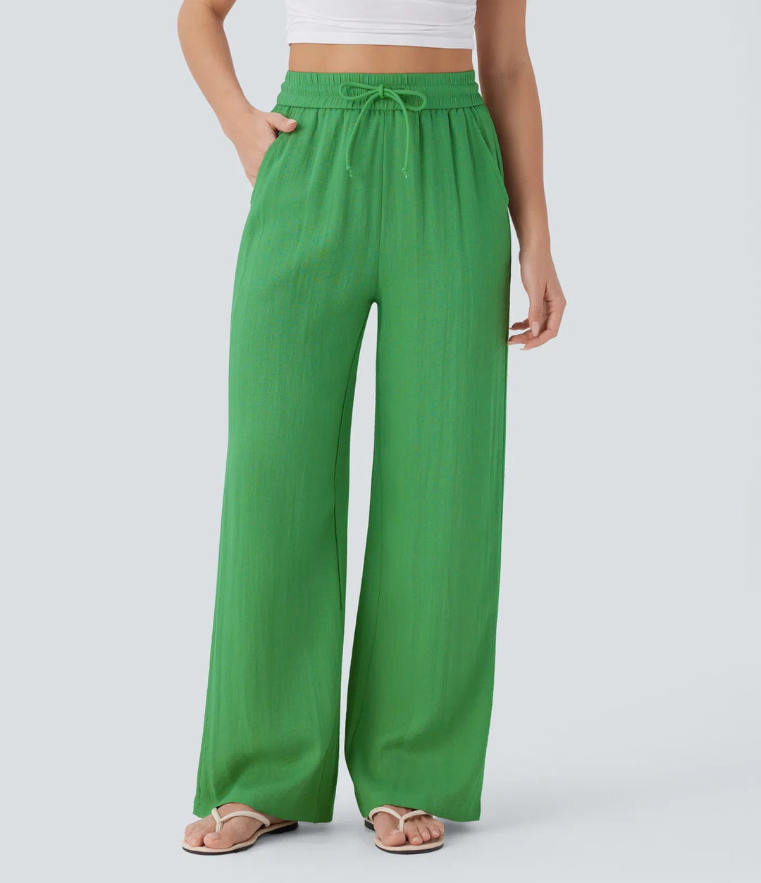 Pantalon large fluide taille haute avec cordon de serrage, poches latérales et aspect lin