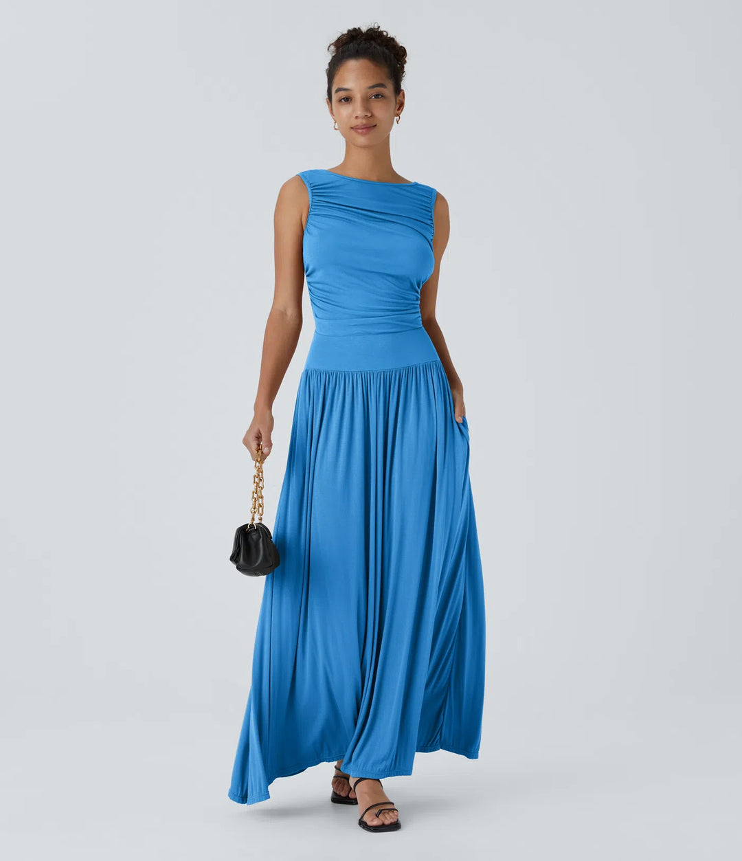Robe longue décontractée à encolure bateau, bretelles asymétriques, côtés froncés et poches