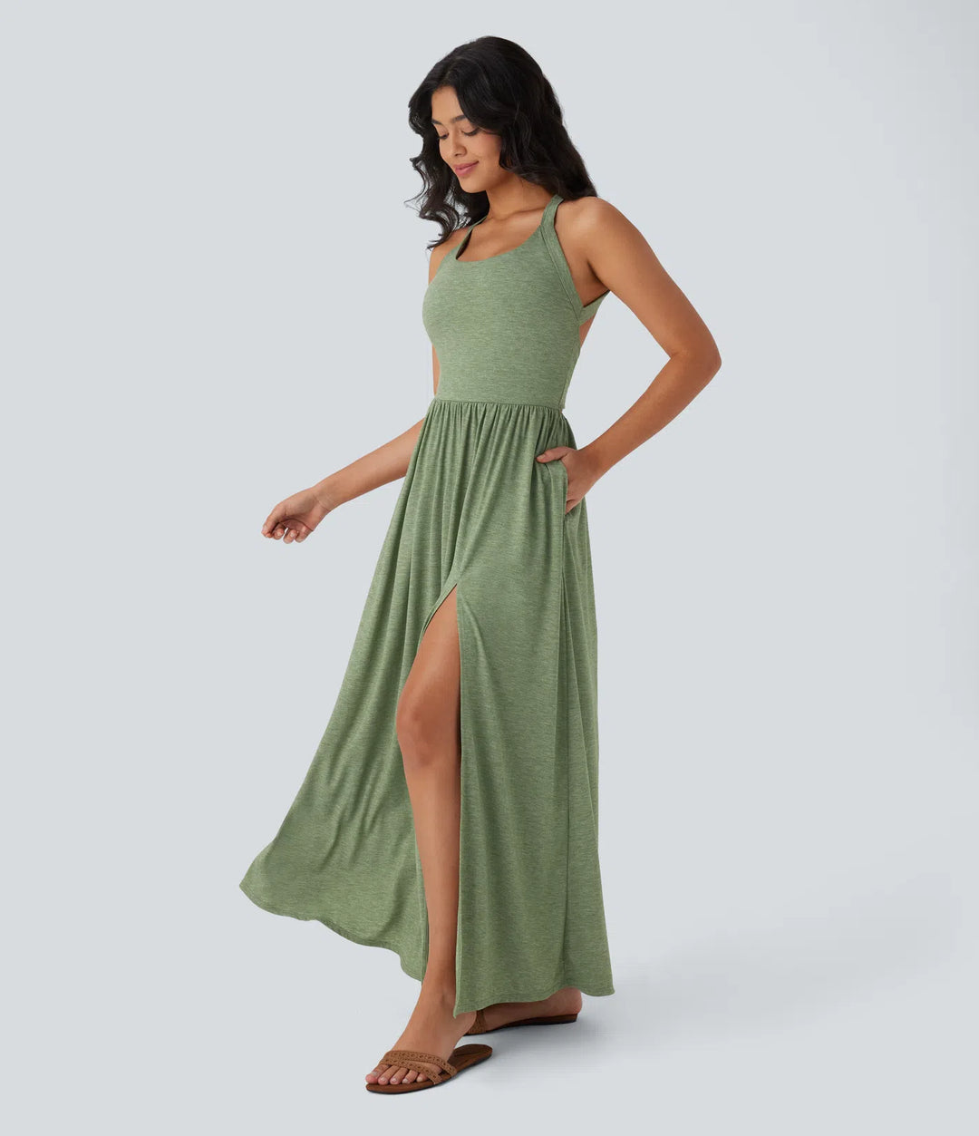 Robe longue fluide fendue avec poches latérales, dos nu et effet torsadé