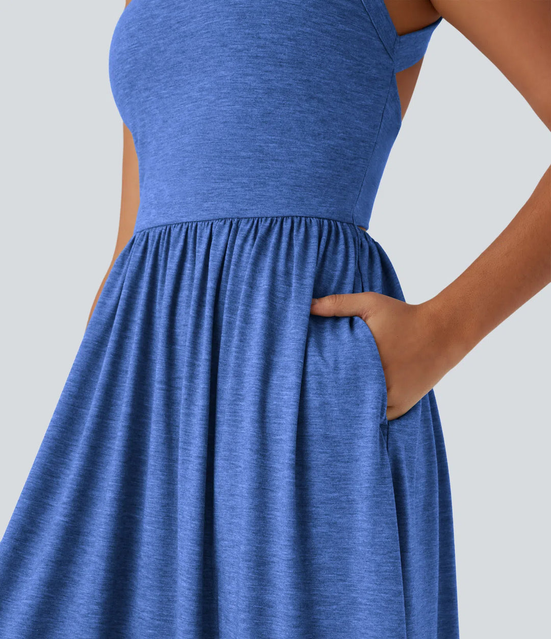 Robe longue fluide fendue avec poches latérales, dos nu et effet torsadé