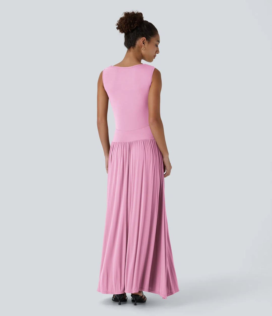 Robe longue décontractée à encolure bateau, bretelles asymétriques, côtés froncés et poches