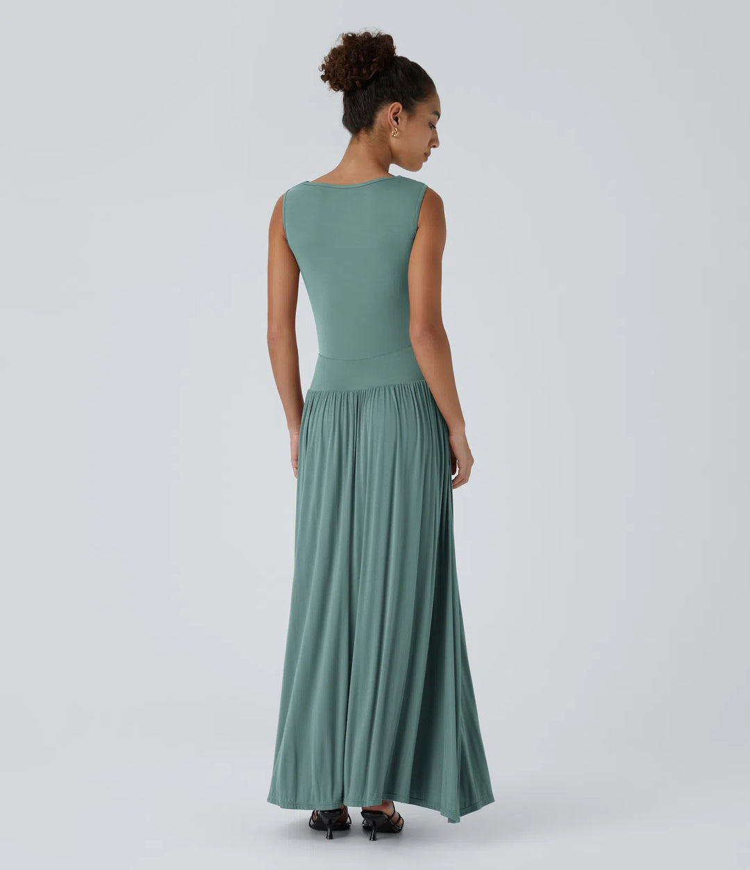 Robe longue décontractée à encolure bateau, bretelles asymétriques, côtés froncés et poches