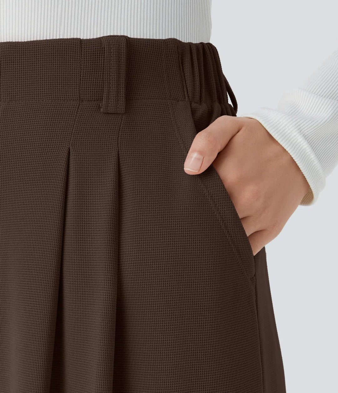 Pantalon fluide à taille haute et jambes larges, en tissu gaufré, avec poches latérales