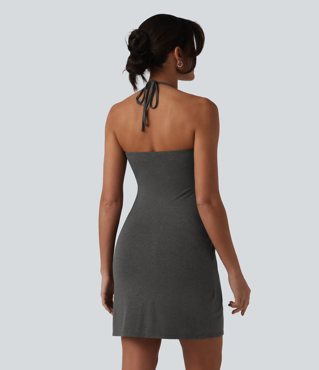 Robe resort mini dos nu à col licou avec lien noué dans le dos et poches