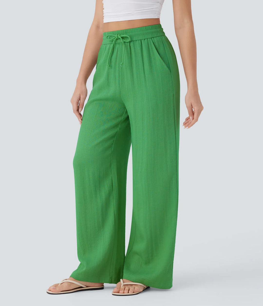 Pantalon large fluide taille haute avec cordon de serrage, poches latérales et aspect lin