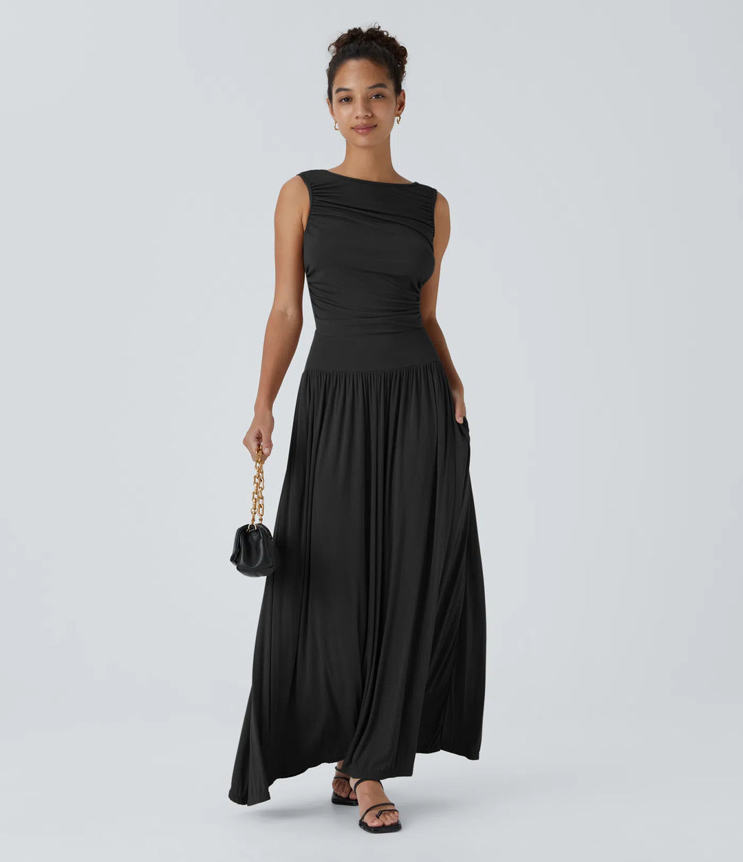 Robe longue décontractée à encolure bateau, bretelles asymétriques, côtés froncés et poches