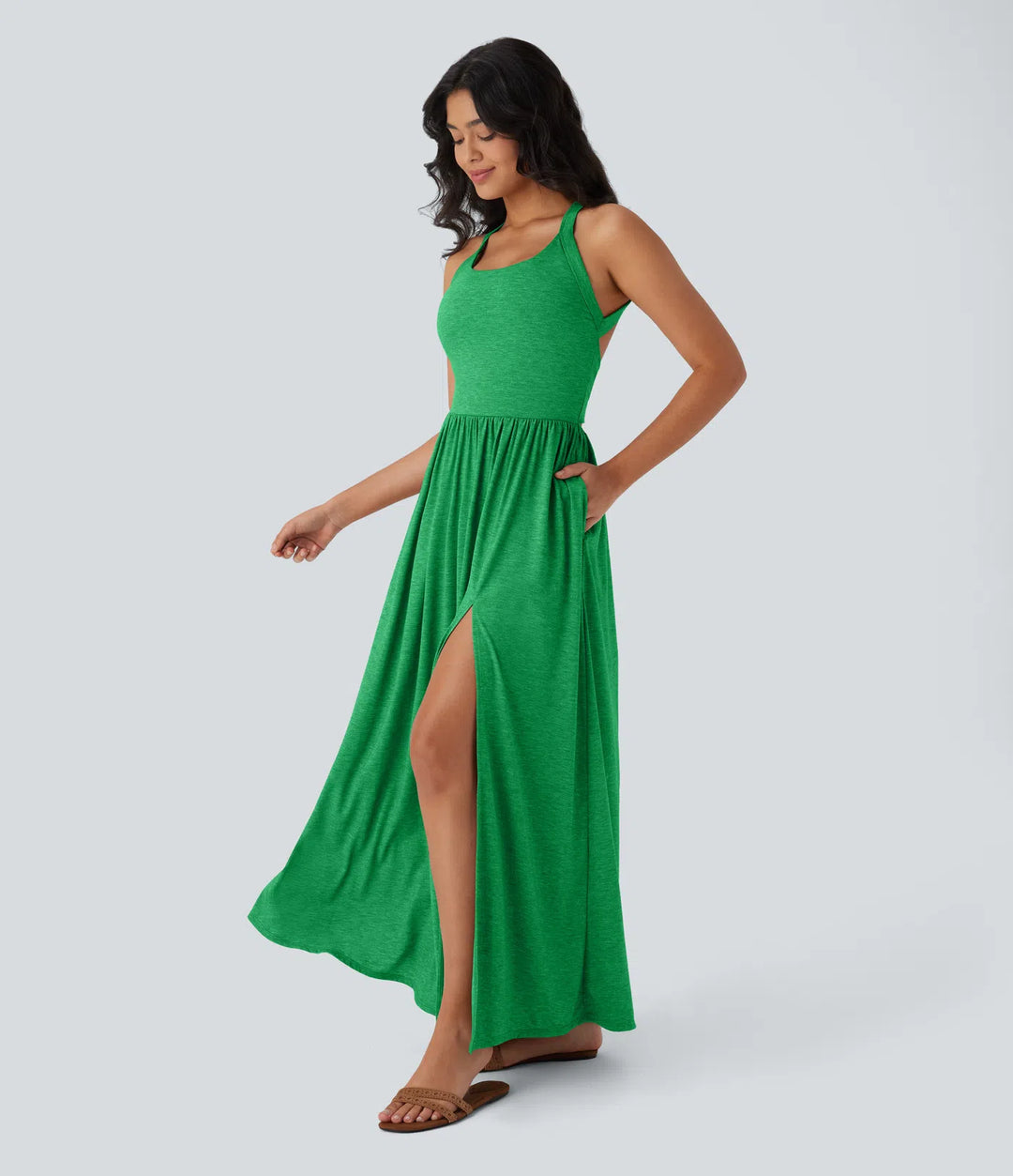 Robe longue fluide fendue avec poches latérales, dos nu et effet torsadé
