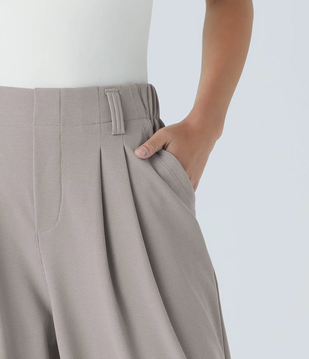 Pantalon fluide à taille haute et jambes larges, en tissu gaufré, avec poches latérales