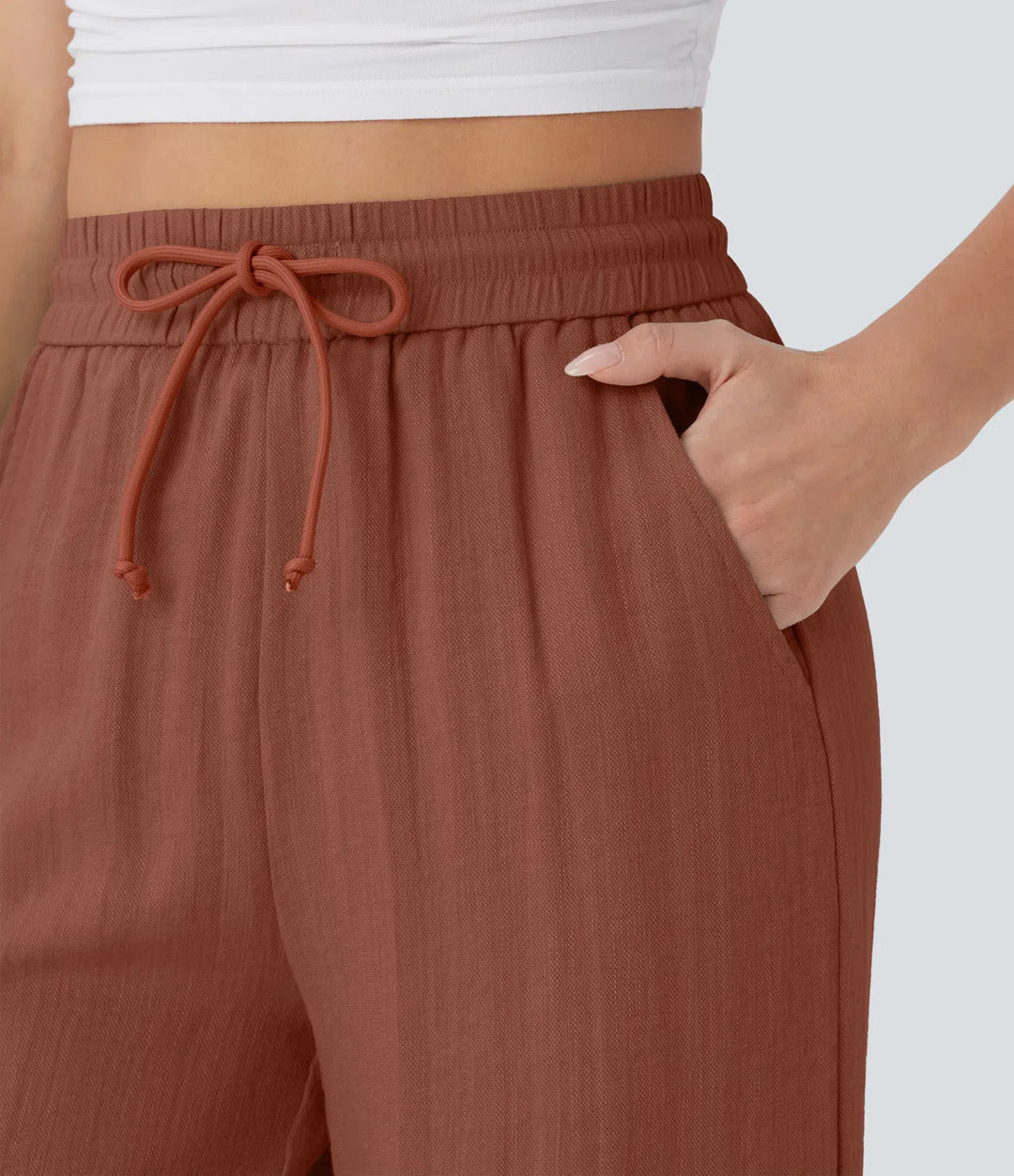 Pantalon large fluide taille haute avec cordon de serrage, poches latérales et aspect lin