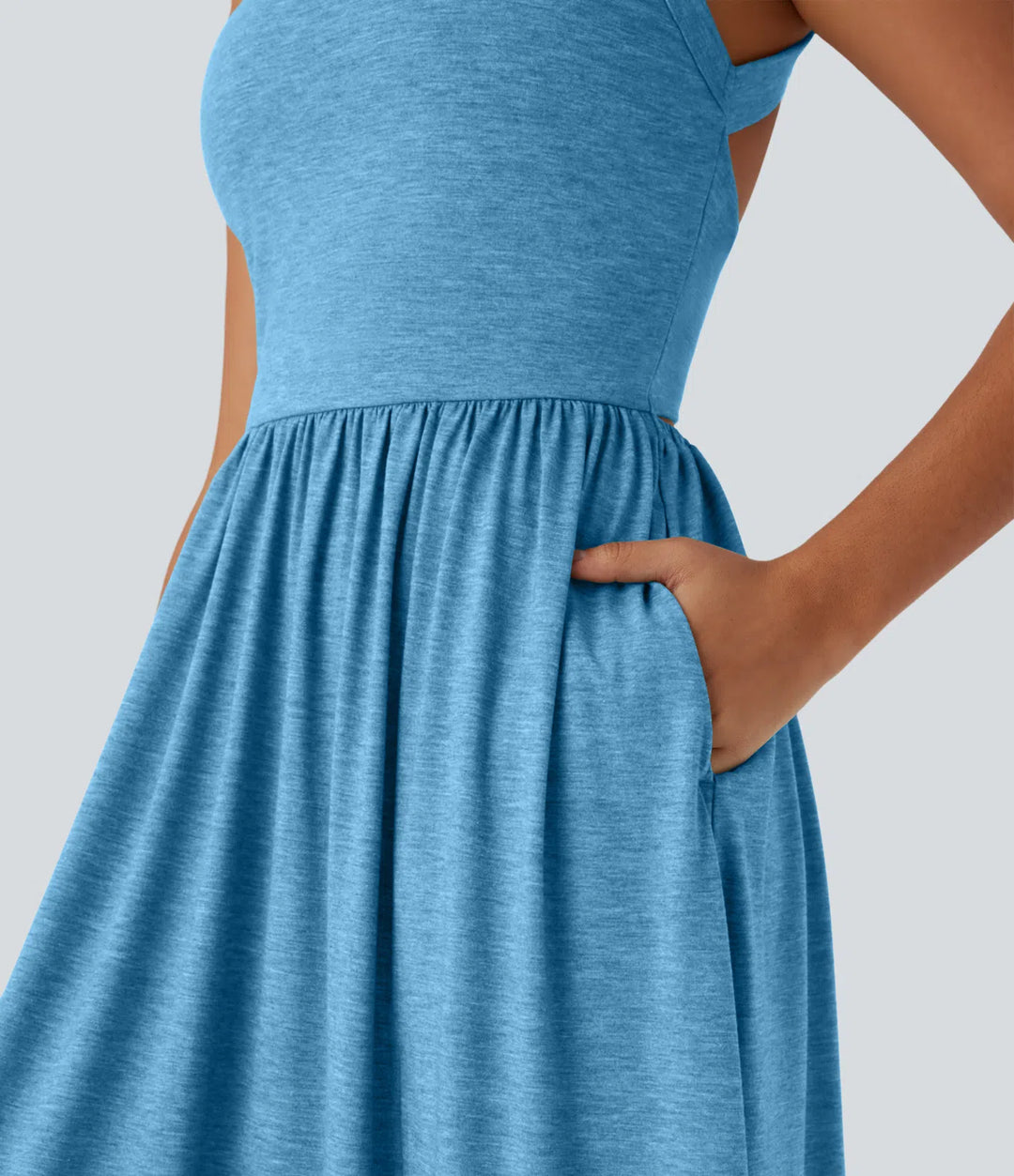 Robe longue fluide fendue avec poches latérales, dos nu et effet torsadé