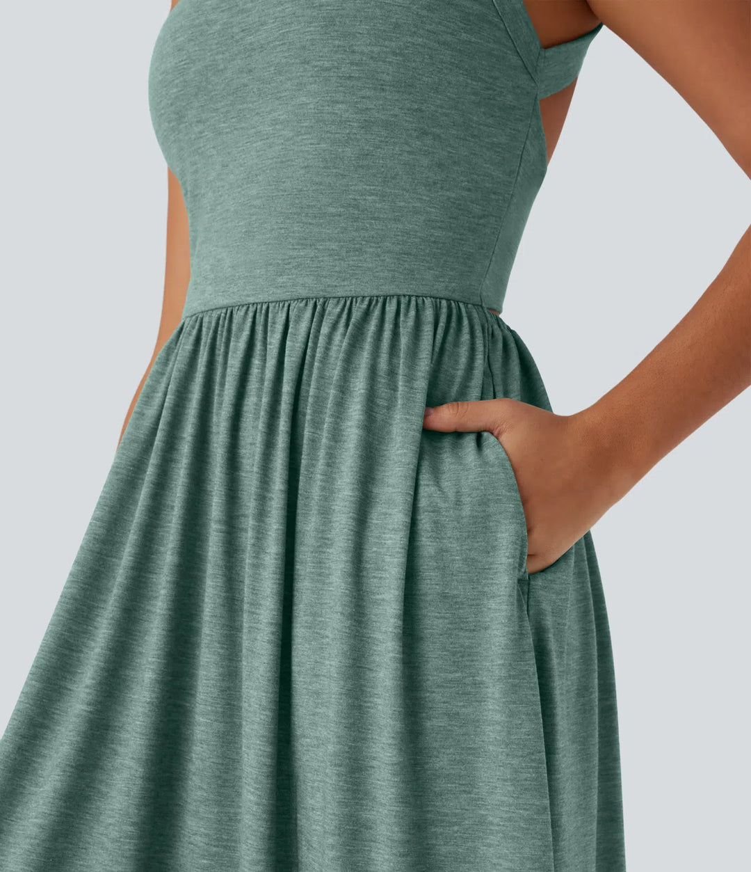 Robe longue fluide fendue avec poches latérales, dos nu et effet torsadé