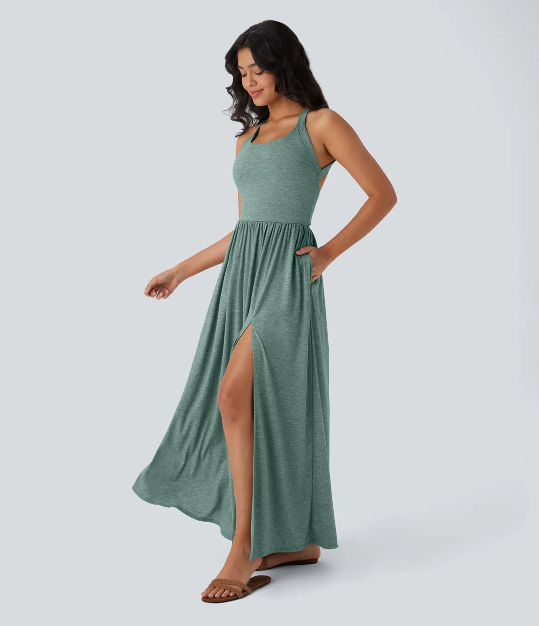 Robe longue fluide fendue avec poches latérales, dos nu et effet torsadé