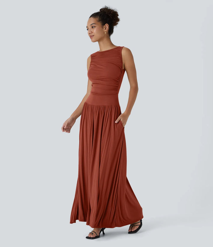 Robe longue décontractée à encolure bateau, bretelles asymétriques, côtés froncés et poches