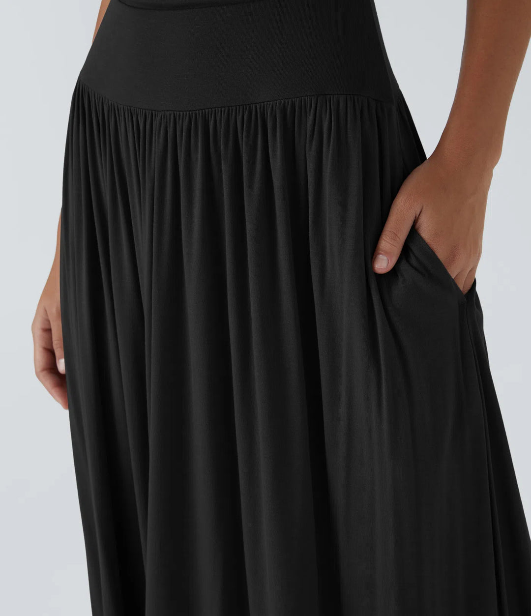 Robe longue décontractée à encolure bateau, bretelles asymétriques, côtés froncés et poches