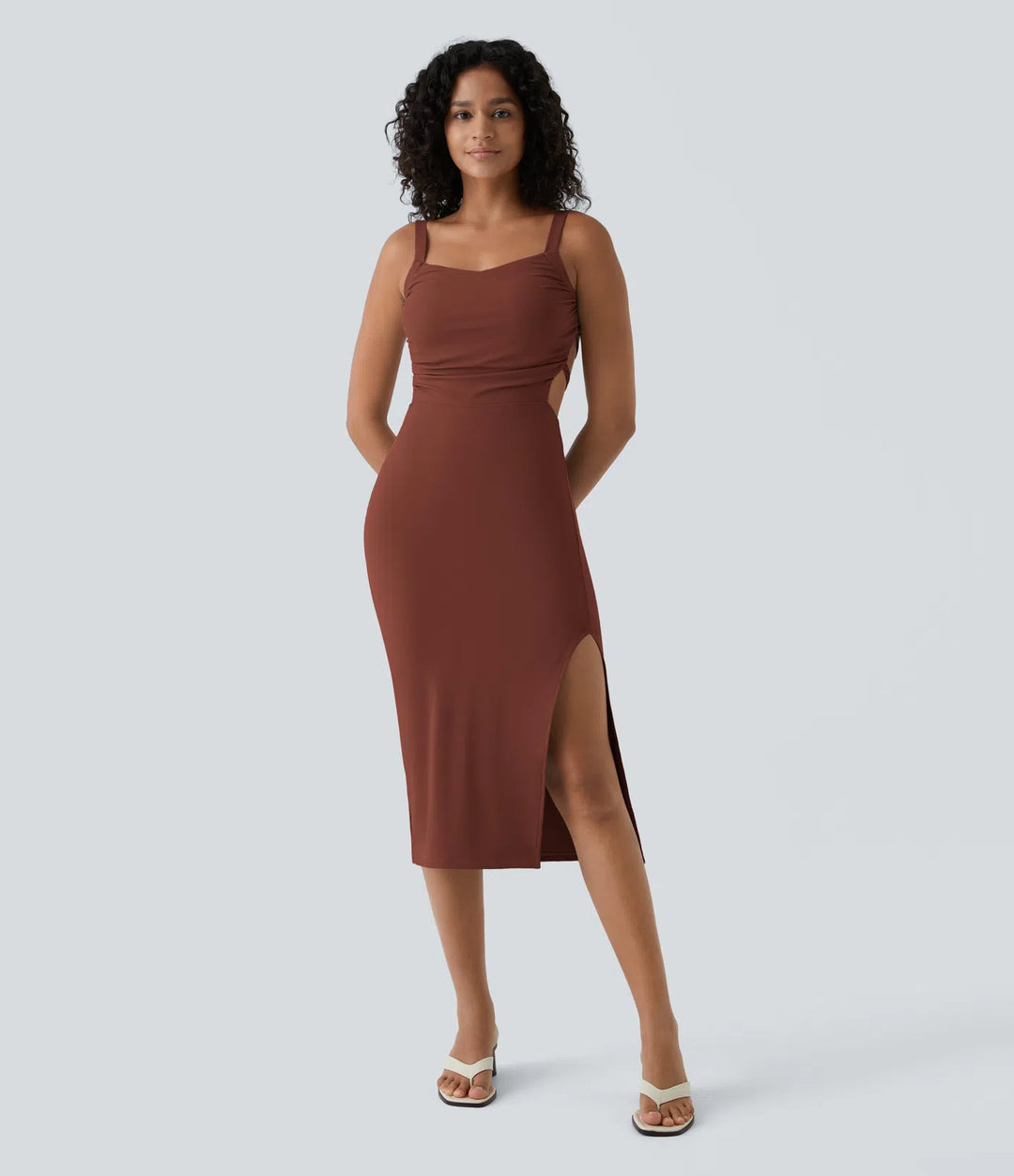 Robe midi casual laquée fendue, brassière intégrée, dos nu croisé