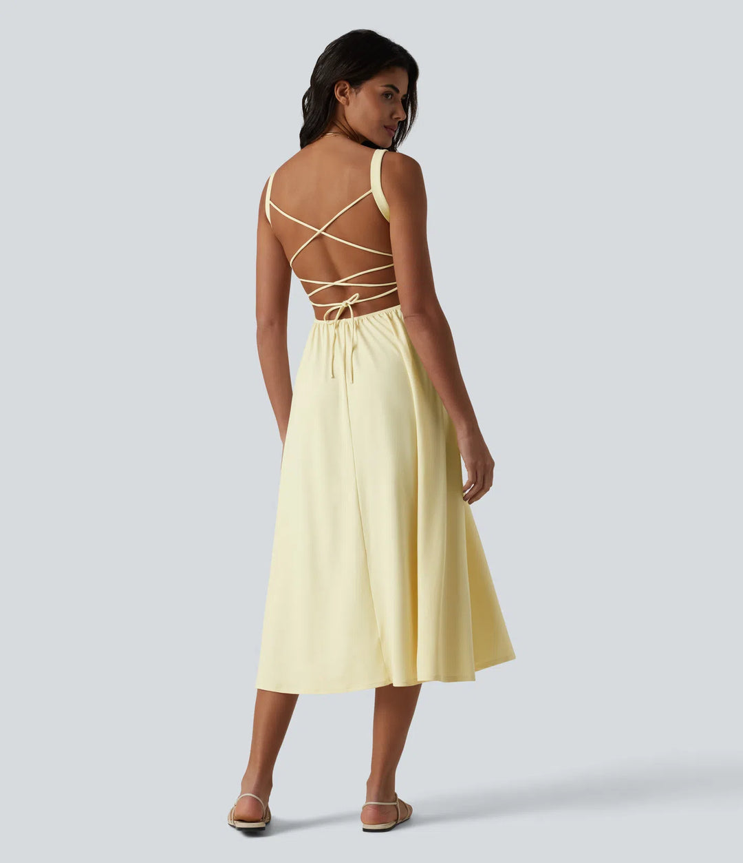 Robe fluide midi de villégiature sans manches, encolure carrée, dos nu croisé, fronces et soutien-gorge intégré