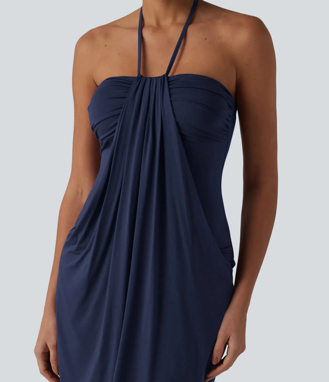 Robe resort mini dos nu à col licou avec lien noué dans le dos et poches