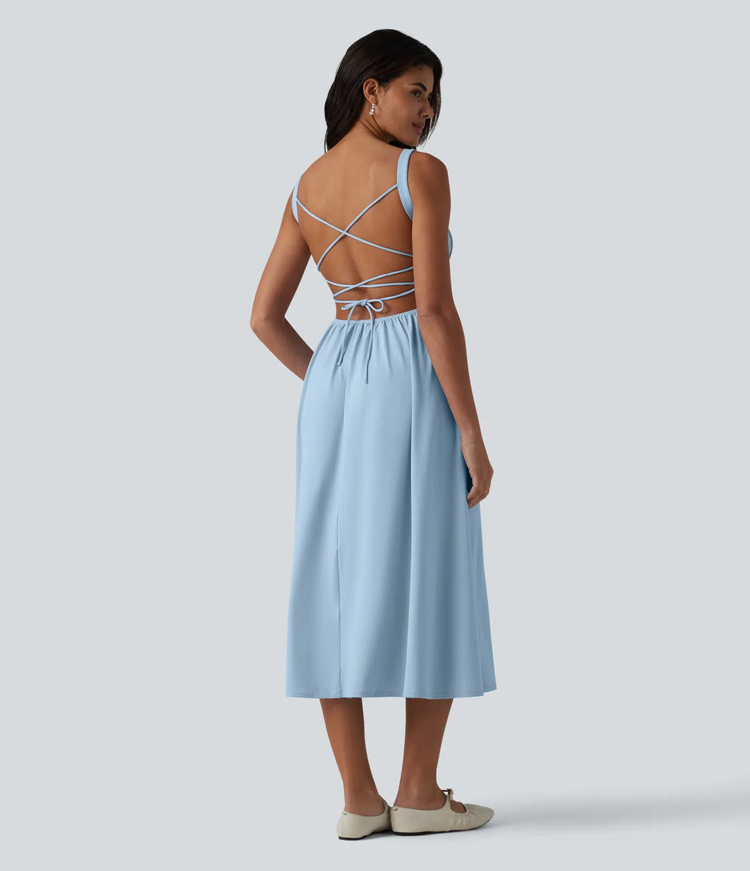 Robe fluide midi de villégiature sans manches, encolure carrée, dos nu croisé, fronces et soutien-gorge intégré