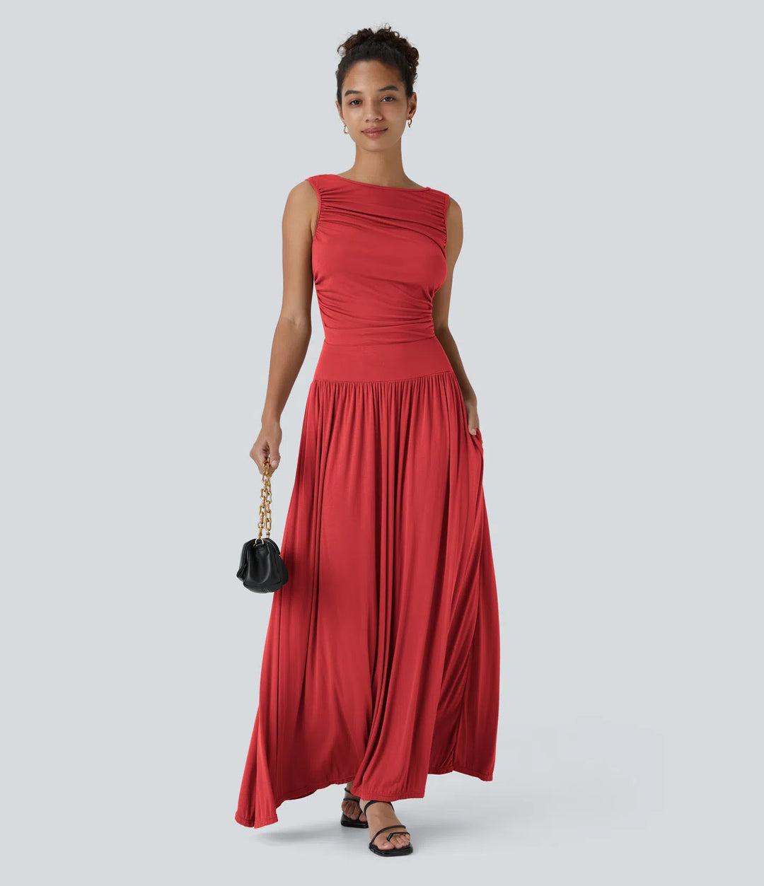 Robe longue décontractée à encolure bateau, bretelles asymétriques, côtés froncés et poches