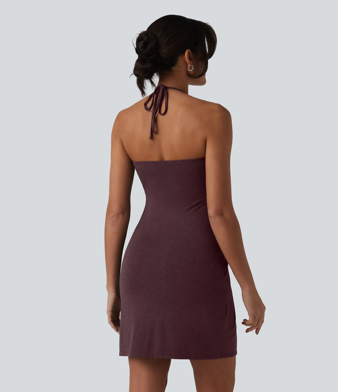Robe resort mini dos nu à col licou avec lien noué dans le dos et poches