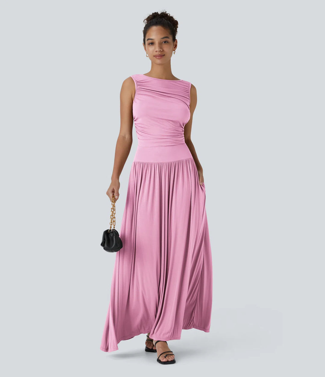 Robe longue décontractée à encolure bateau, bretelles asymétriques, côtés froncés et poches