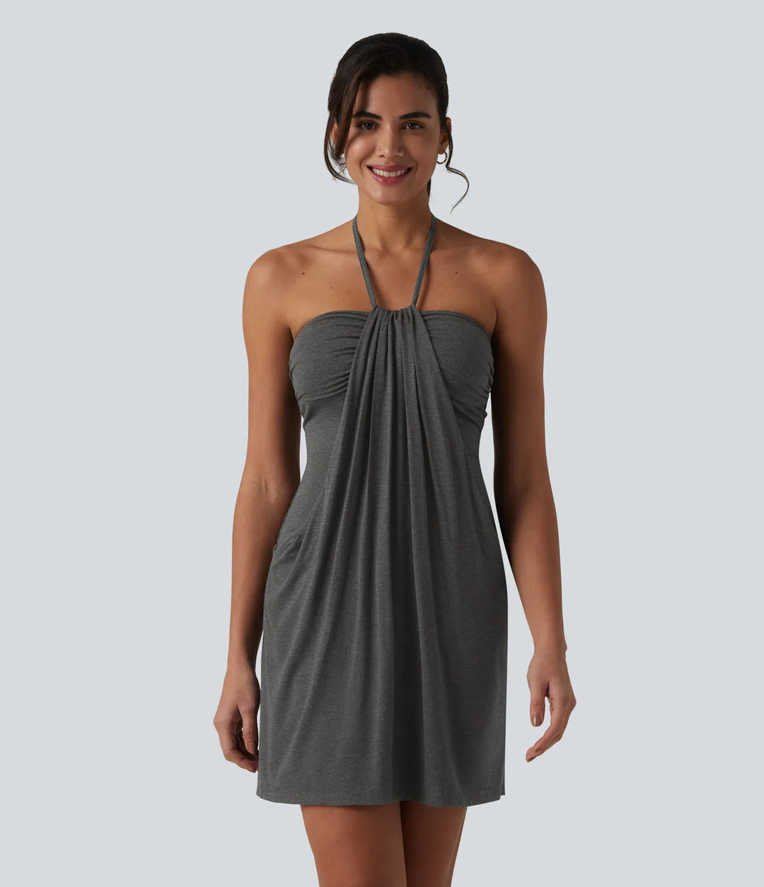 Robe resort mini dos nu à col licou avec lien noué dans le dos et poches