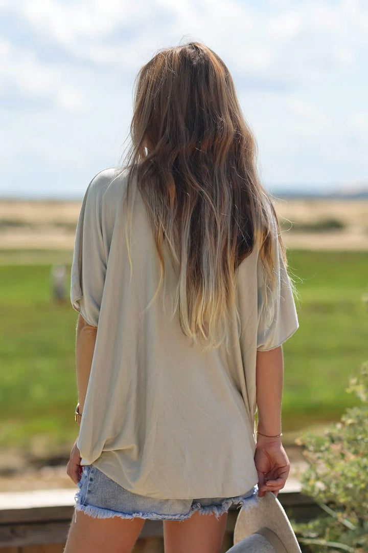 Top beige fluide confort et stretch col V