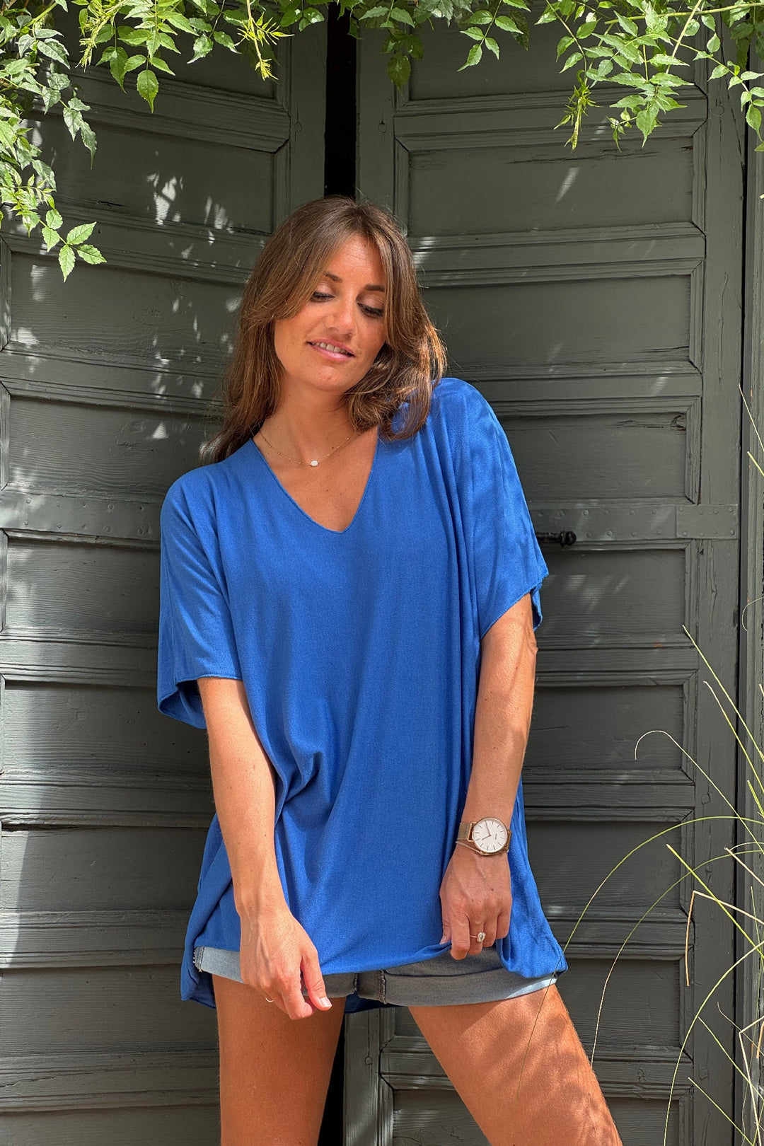 Top bleu roi fluide confort et stretch col v