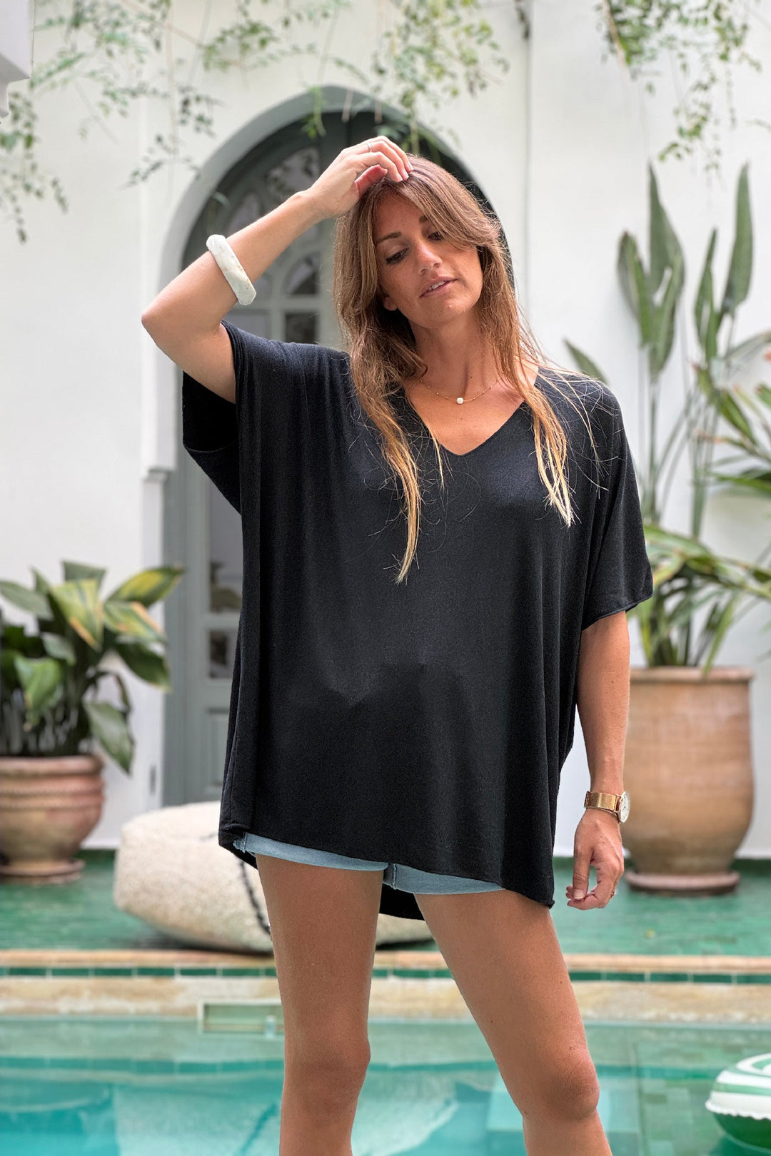 Top gris fonce chine fluide confort et stretch col V