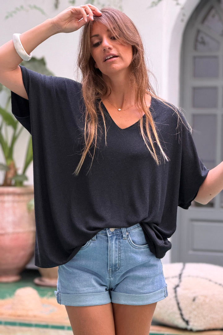 Top gris fonce chine fluide confort et stretch col V