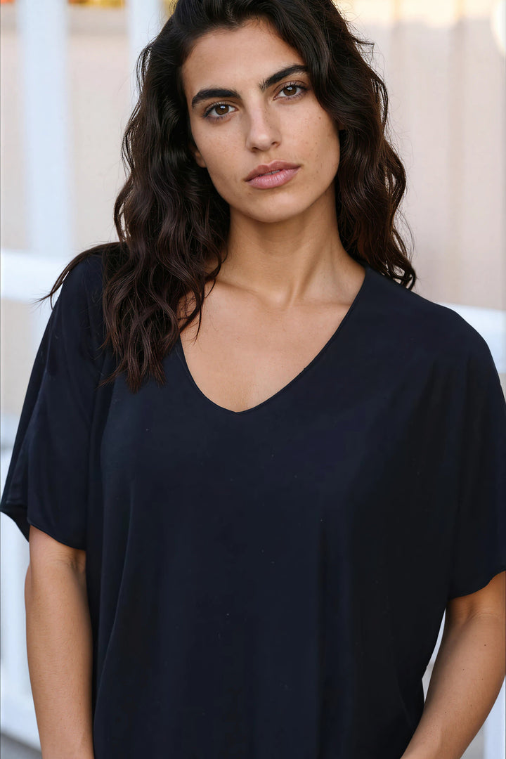Top noir fluide confort et stretch col v