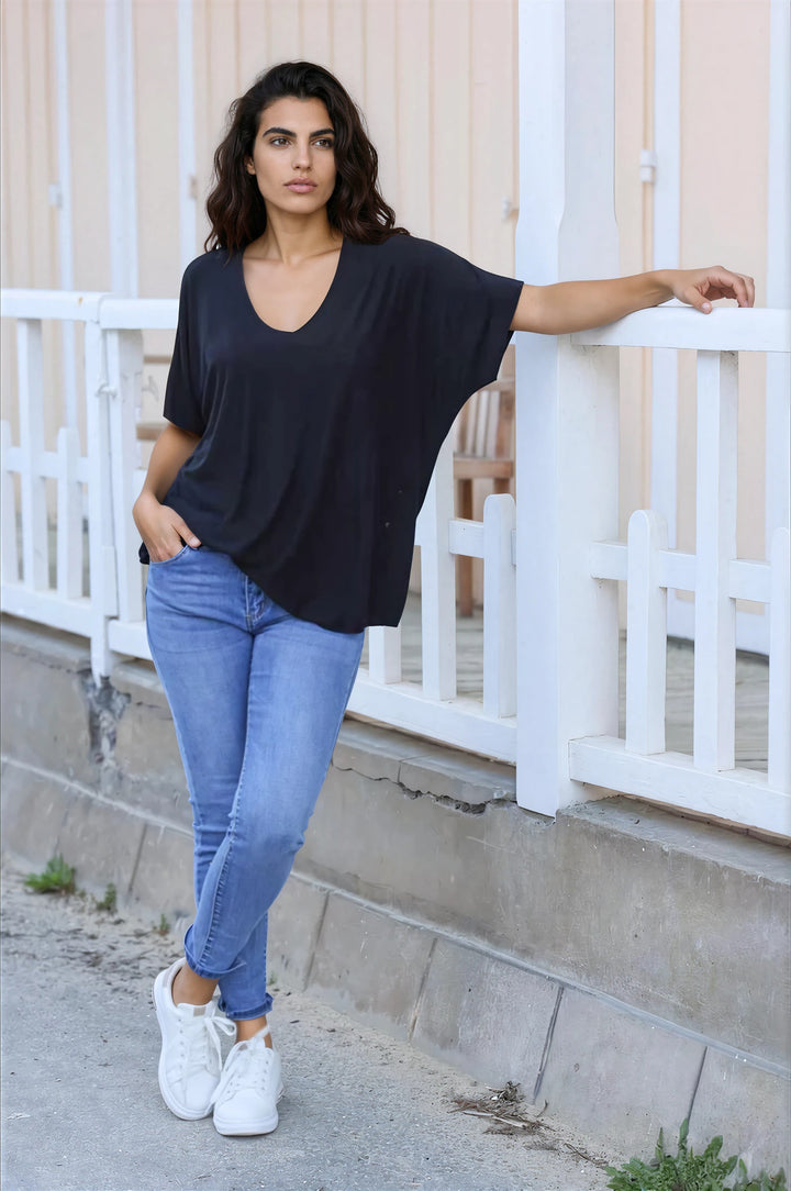 Top noir fluide confort et stretch col v